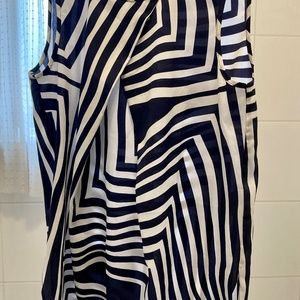 DKNY Navy/White top with front pleat (size S) casual, semi-formal